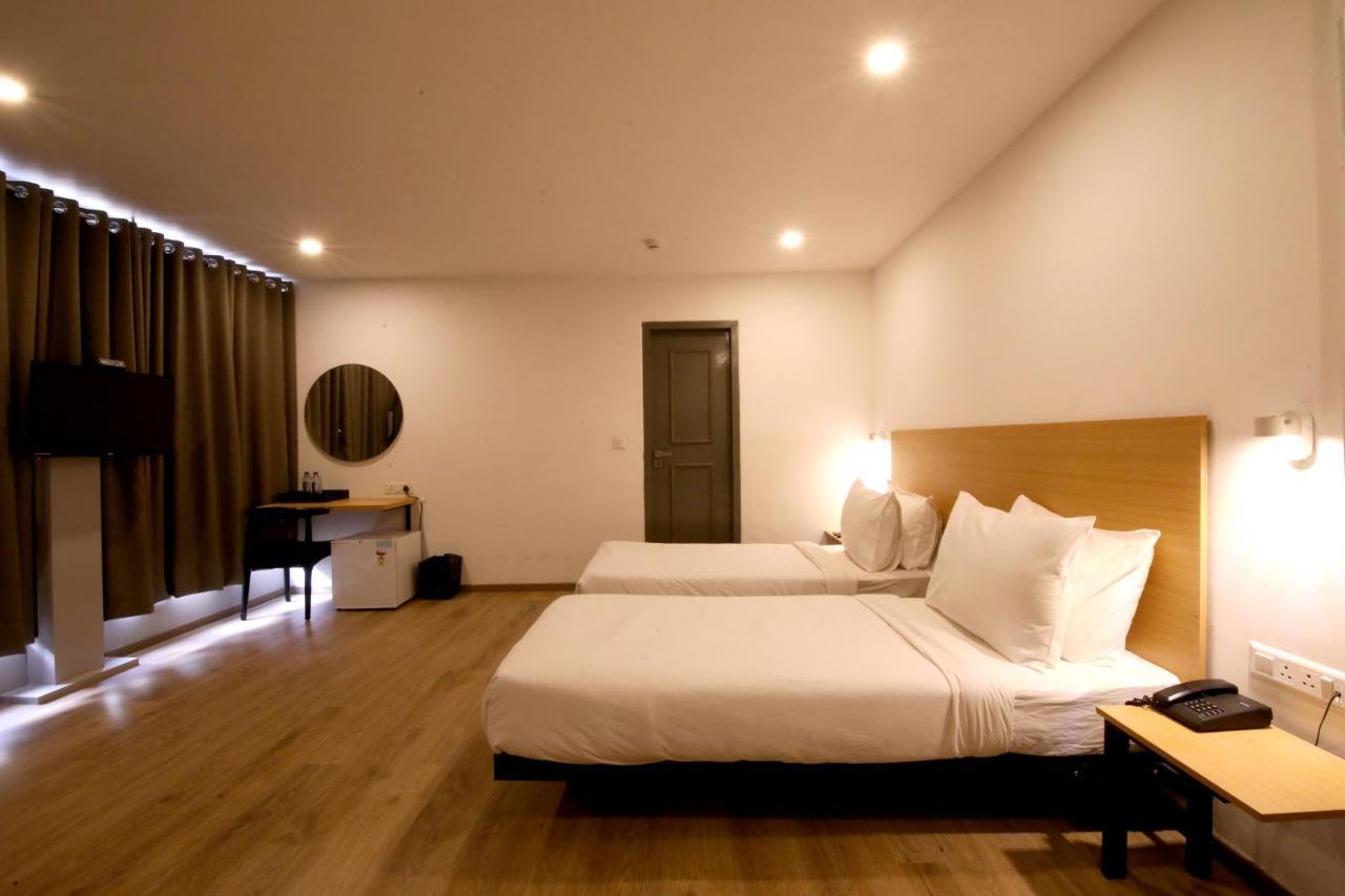 Crayon Hotels Gandhinagar Esterno foto
